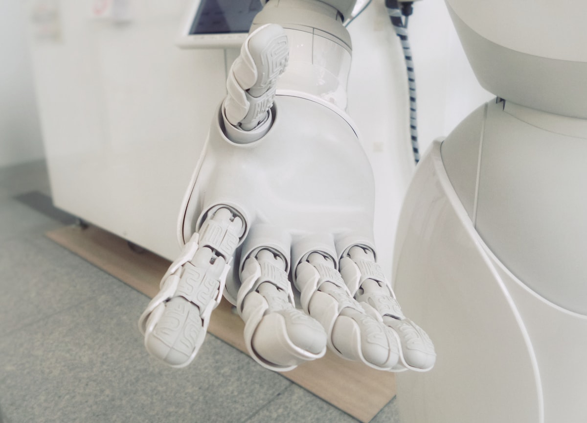 How to Build a WhatsApp Chatbot That Actually Converts (With Real Examples)